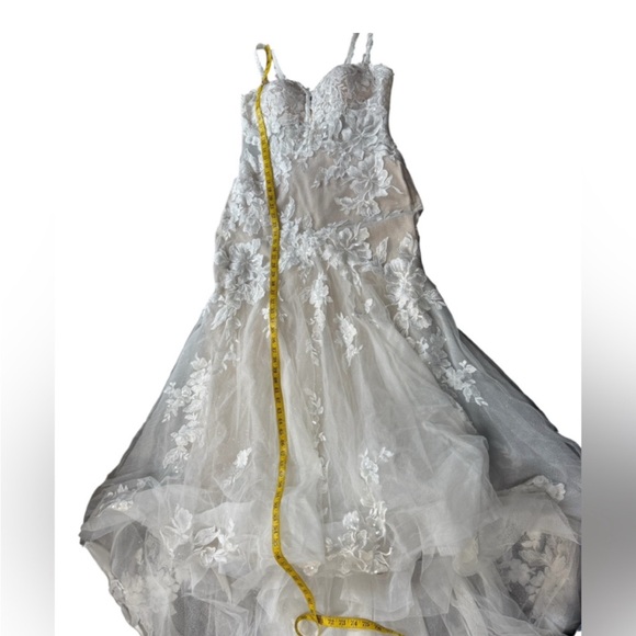 Essense if Australia, Cathedral Train Lace  Wedding Gown - Picture 11 of 12